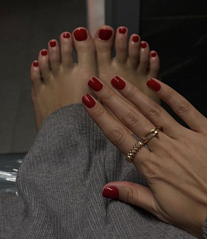 Маникюр и педикюр